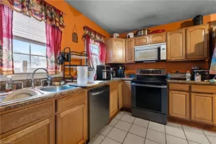 910 Omaha St, Greensboro, NC 27406 - Photo 7