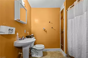 910 Omaha St, Greensboro, NC 27406 - Photo 19