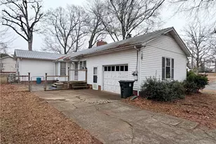 200 Royal Oaks St, Thomasville, NC 27360 - Photo 3