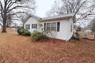 200 Royal Oaks St, Thomasville, NC 27360 - Photo 5