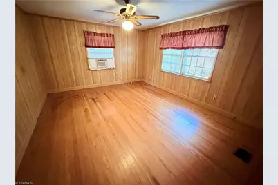 200 Royal Oaks Street, Thomasville, NC 27360 - Photo 7