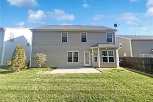 2102 Longburn Dr, Kernersville, NC 27284 - Photo 5