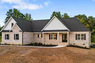 5090 Southern Pnes Dr, Kernersville, NC 27284 - Photo 1
