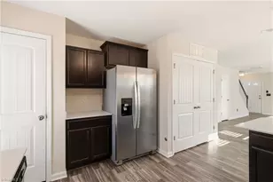 3910 Copperfield Ct, High Point, NC 27455 - Photo 9