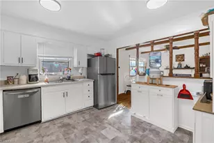 1402 Wayside Dr, Greensboro, NC 27405 - Photo 9