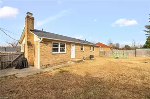 1402 Wayside Dr, Greensboro, NC 27405 - Photo 27