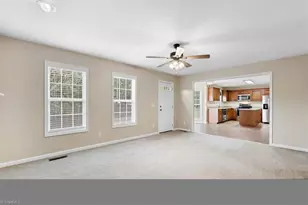 3103 Bannock Ln, Greensboro, NC 27410 - Photo 9