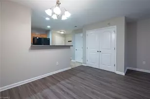 7104-106 Friendly Ave, Greensboro, NC 27410 - Photo 15