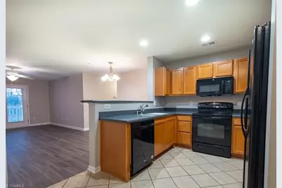 7104-106 Friendly Avenue, Greensboro, NC 27410 - Photo 9