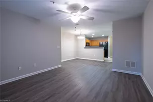 7104-106 Friendly Ave, Greensboro, NC 27410 - Photo 17