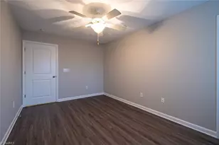 7104-106 Friendly Ave, Greensboro, NC 27410 - Photo 19