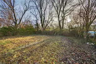 2403 Madre Pl, Greensboro, NC 27406 - Photo 17