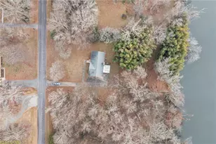 3221 Oakridge Dr, Graham, NC 27253 - Photo 3