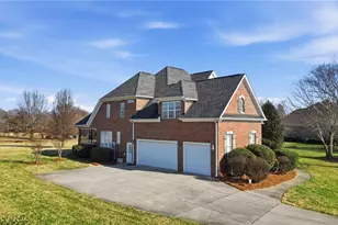 204 Fosseway Dr, Greensboro, NC 27455 - Photo 3