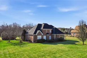 204 Fosseway Dr, Greensboro, NC 27455 - Photo 5