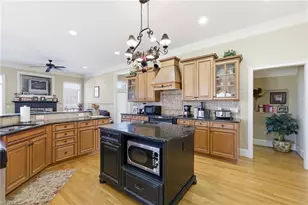 204 Fosseway Dr, Greensboro, NC 27455 - Photo 23