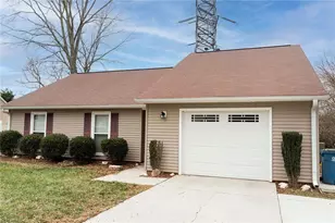 5703 Chinaberry Pl, Greensboro, NC 27405 - Photo 3