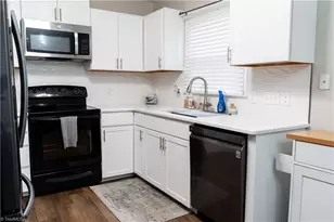 5703 Chinaberry Pl, Greensboro, NC 27405 - Photo 13