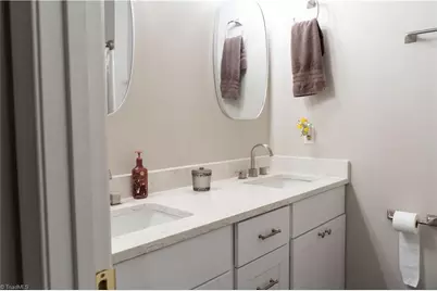 5703 Chinaberry Place, Greensboro, NC 27405 - Photo 11