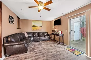 327 E Montcastle Dr, Greensboro, NC 27406 - Photo 5