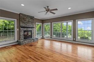 1148 Town N Country Dr, Wilkesboro, NC 28697 - Photo 9