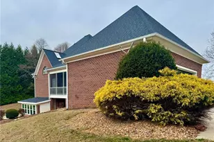 1148 Town N Country Dr, Wilkesboro, NC 28697 - Photo 9