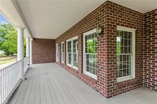 1148 Town N Country Dr, Wilkesboro, NC 28697 - Photo 5
