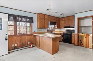 3005 Twin Lakes Dr, Greensboro, NC 27407 - Photo 9