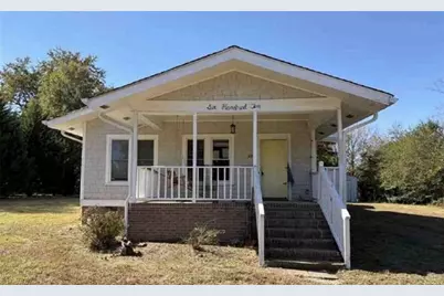 610 S Wakefield Street, Zebulon, NC 27597 - Photo 1