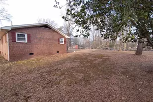 302 Gracie St, Eden, NC 27288 - Photo 7