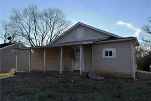 332 Pegram St, Elkin, NC 28621 - Photo 15