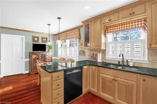 1302 Clover Ln, Greensboro, NC 27410 - Photo 21