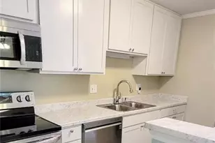 5733 Bramblegate Rd, Greensboro, NC 27409 - Photo 9