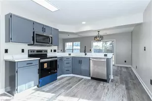 4239 Fairwood Dr, Greensboro, NC 27406 - Photo 9