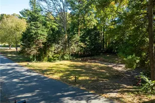 1039 Huntingdon Rd, Winston-Salem, NC 27104 - Photo 1