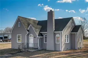 148 E Meadow Rd, Eden, NC 27288 - Photo 3