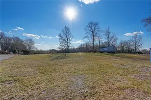 148 E Meadow Rd, Eden, NC 27288 - Photo 7