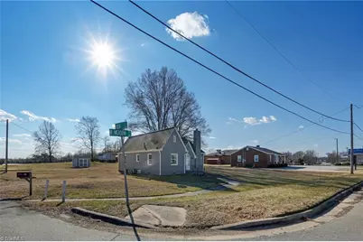 148 E Meadow Road, Eden, NC 27288 - Photo 5