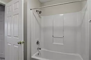 7129 Friendly Ave, Greensboro, NC 27410 - Photo 25