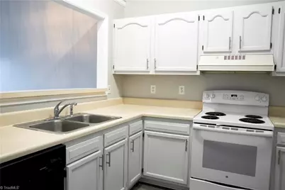 3131 Woodpoint Street, Jamestown, NC 27282 - Photo 9