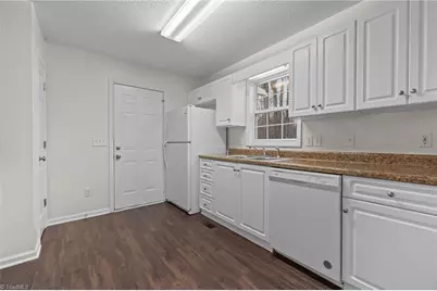 2017 Priya Street, Thomasville, NC 27360 - Photo 9