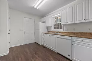 2017 Priya St, Thomasville, NC 27360 - Photo 9