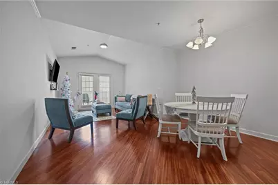 7102 W Friendly Avenue #304, Greensboro, NC 27410 - Photo 3