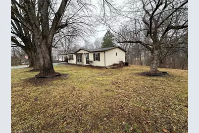 1727 Surry Avenue, Mount Airy, NC 27030 - Photo 3