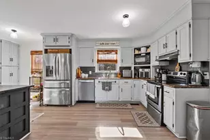 2107 Hunters Ridge Dr, Pleasant Garden, NC 27313 - Photo 9