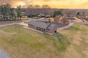 157 Tamworth Dr, Clemmons, NC 27012 - Photo 3