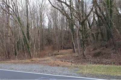 226 Hamburg Street, Mount Airy, NC 27030 - Photo 5