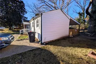 1407 NE 22nd St, Winston-Salem, NC 27105 - Photo 5