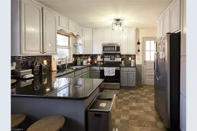 166 Town Lane, Mount Airy, NC 27030 - Photo 7