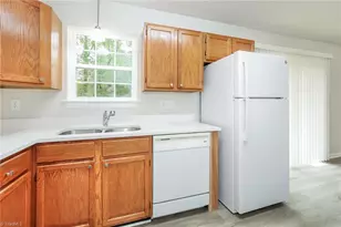 135 W Lakefield Dr, Greensboro, NC 27406 - Photo 9